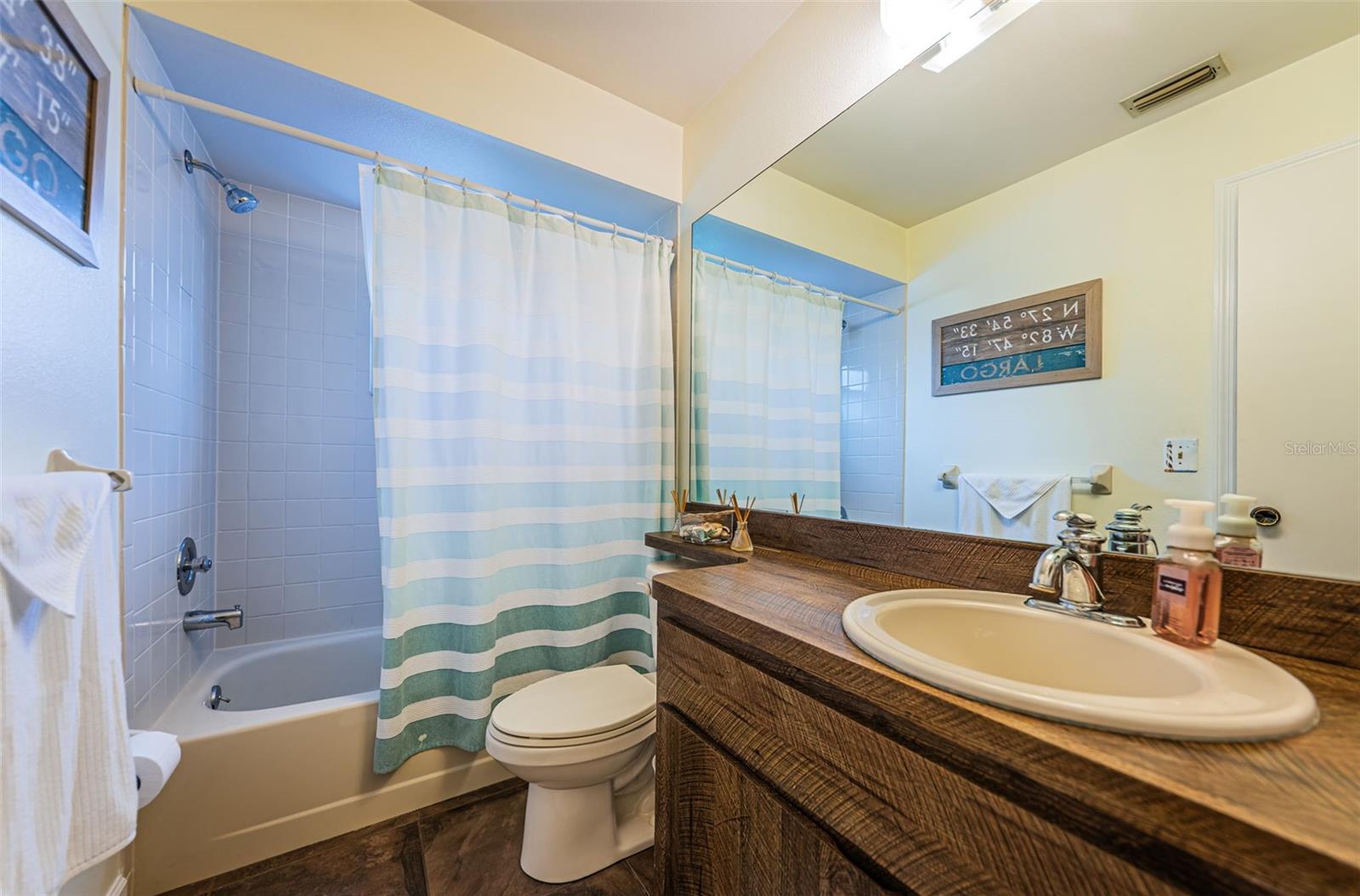 Listing photo id 25 for 12873 Cumberland Drive