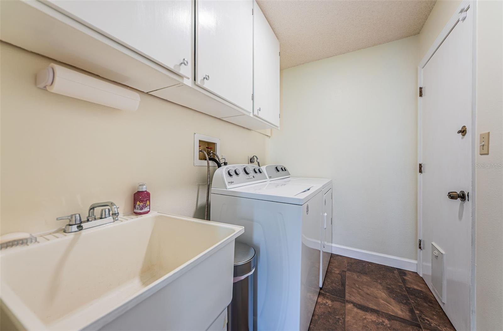 Listing photo id 27 for 12873 Cumberland Drive