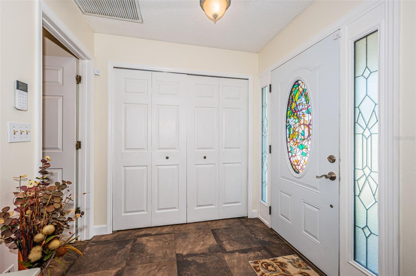 Listing photo id 1 for 12873 Cumberland Drive