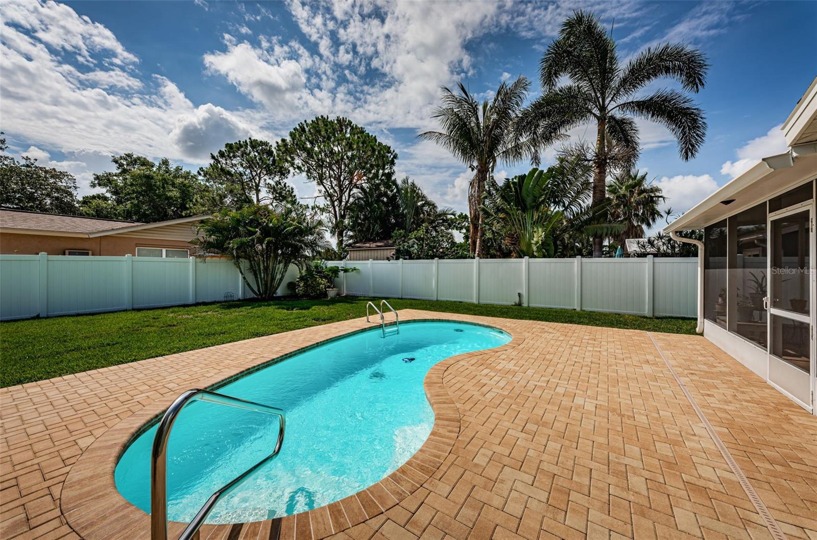Listing photo id 31 for 12873 Cumberland Drive