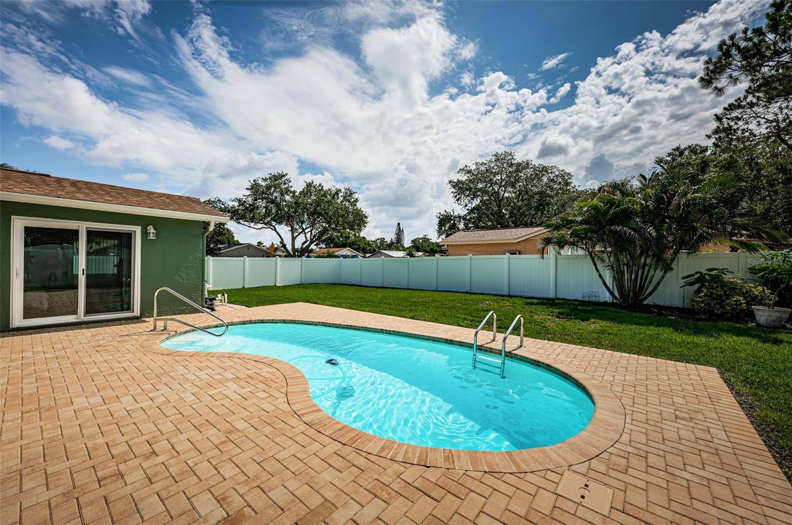 Listing photo id 32 for 12873 Cumberland Drive
