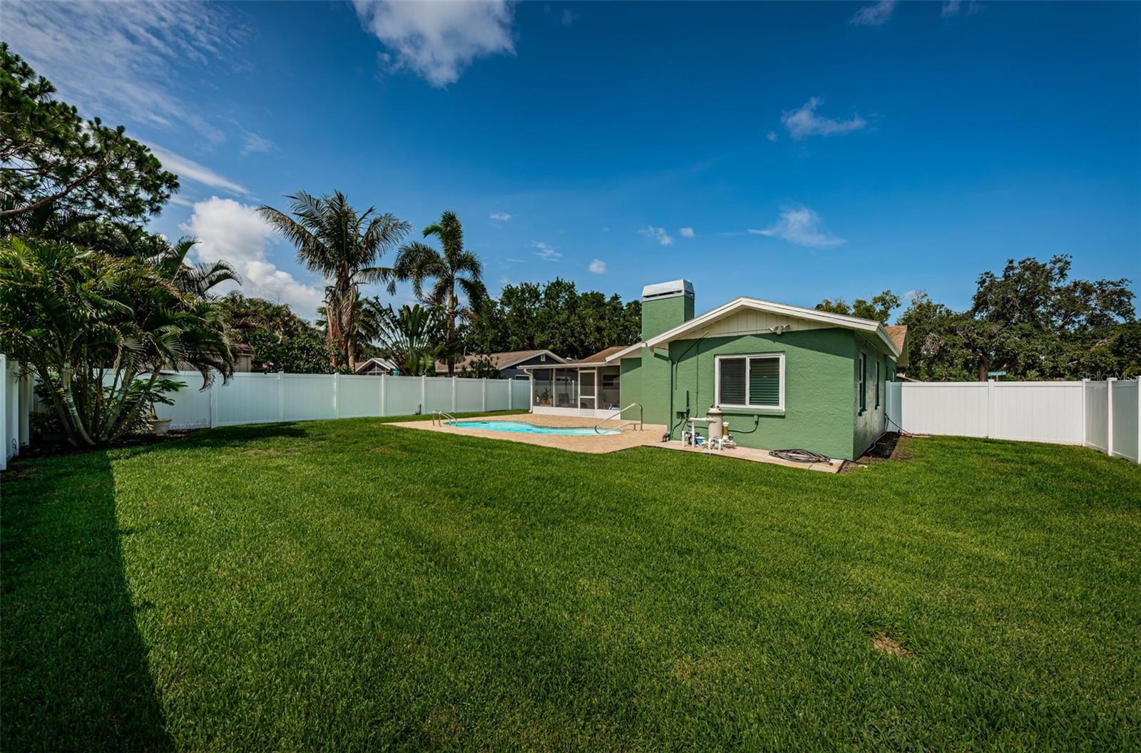 Listing photo id 34 for 12873 Cumberland Drive