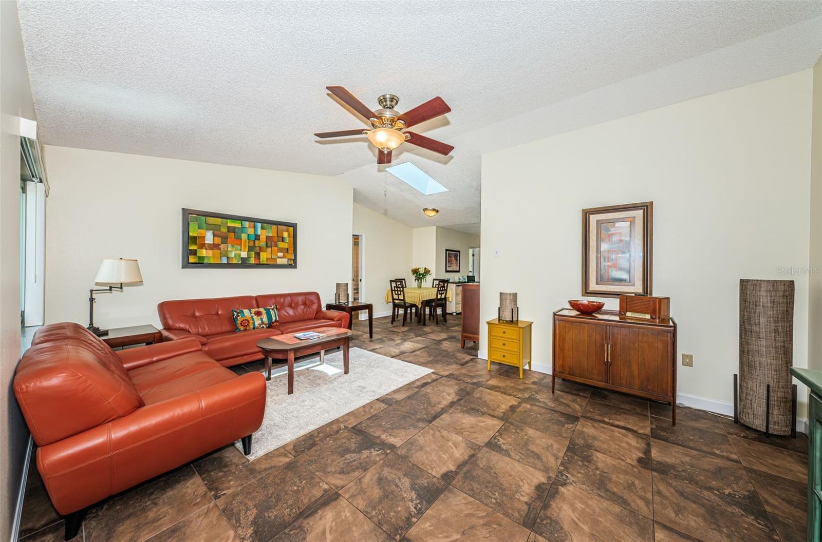 Listing photo id 2 for 12873 Cumberland Drive