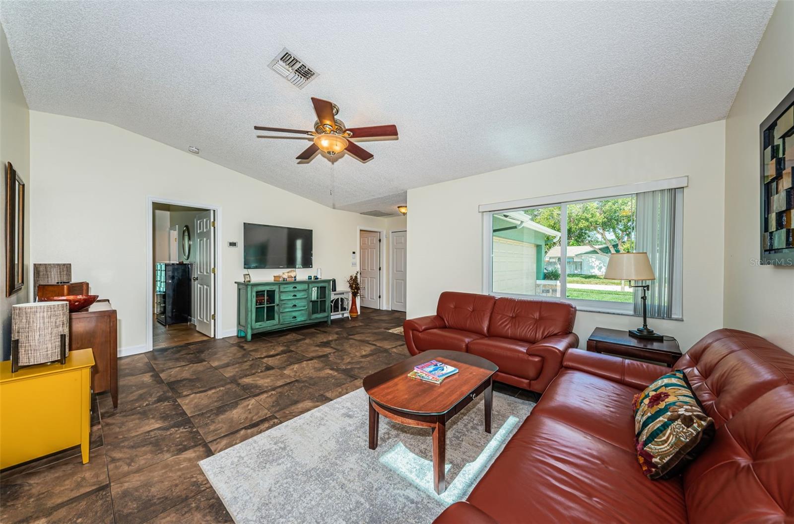 Listing photo id 4 for 12873 Cumberland Drive