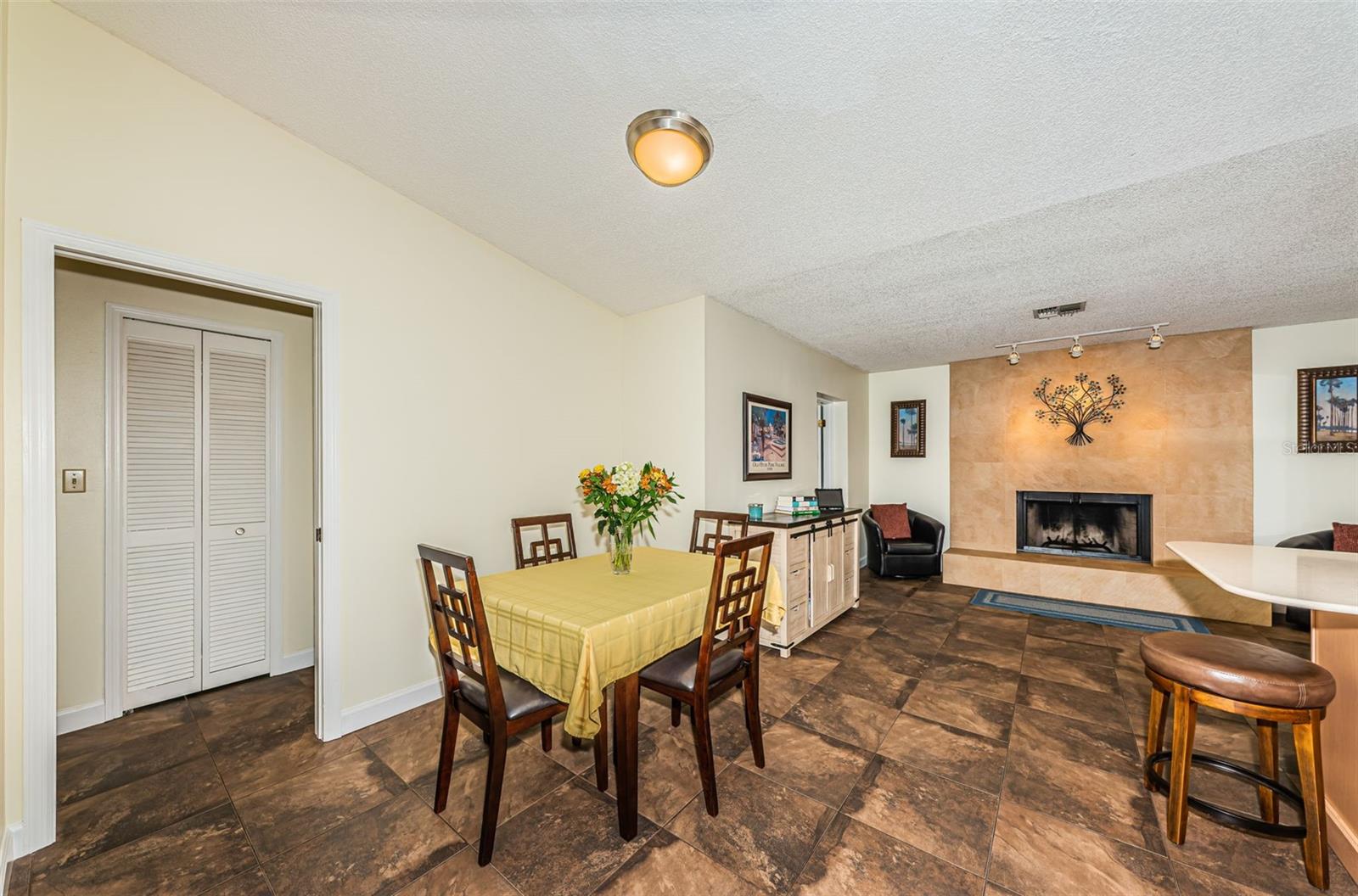 Listing photo id 6 for 12873 Cumberland Drive