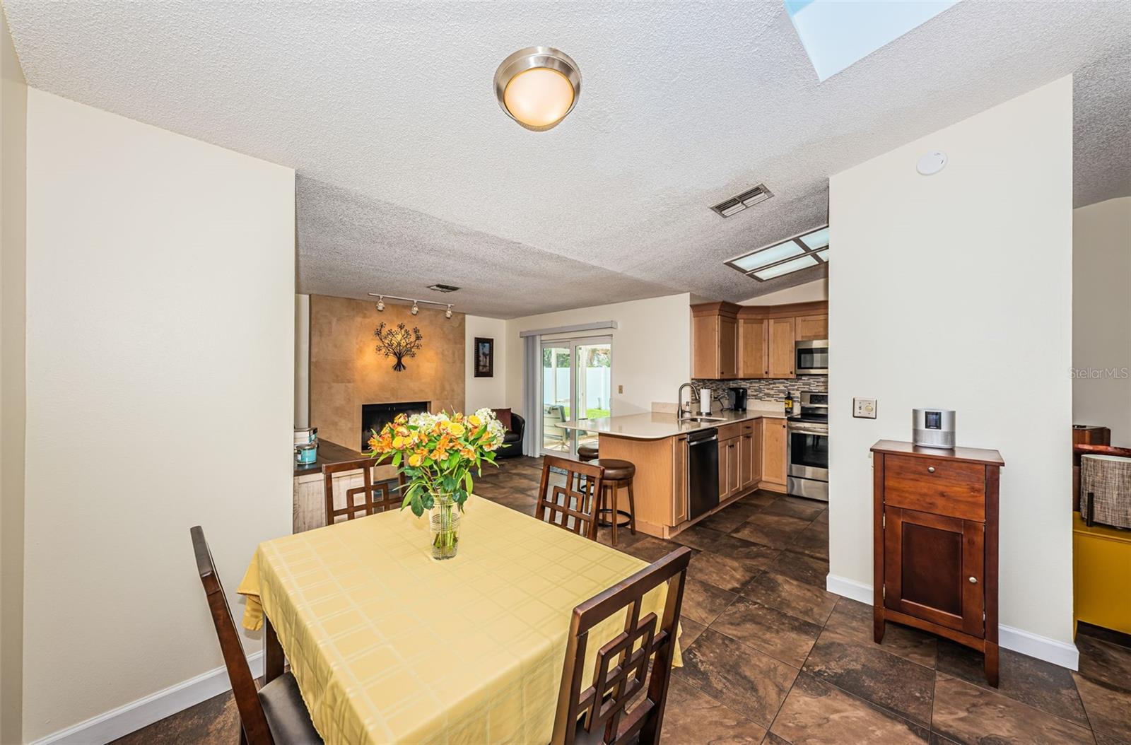 Listing photo id 7 for 12873 Cumberland Drive