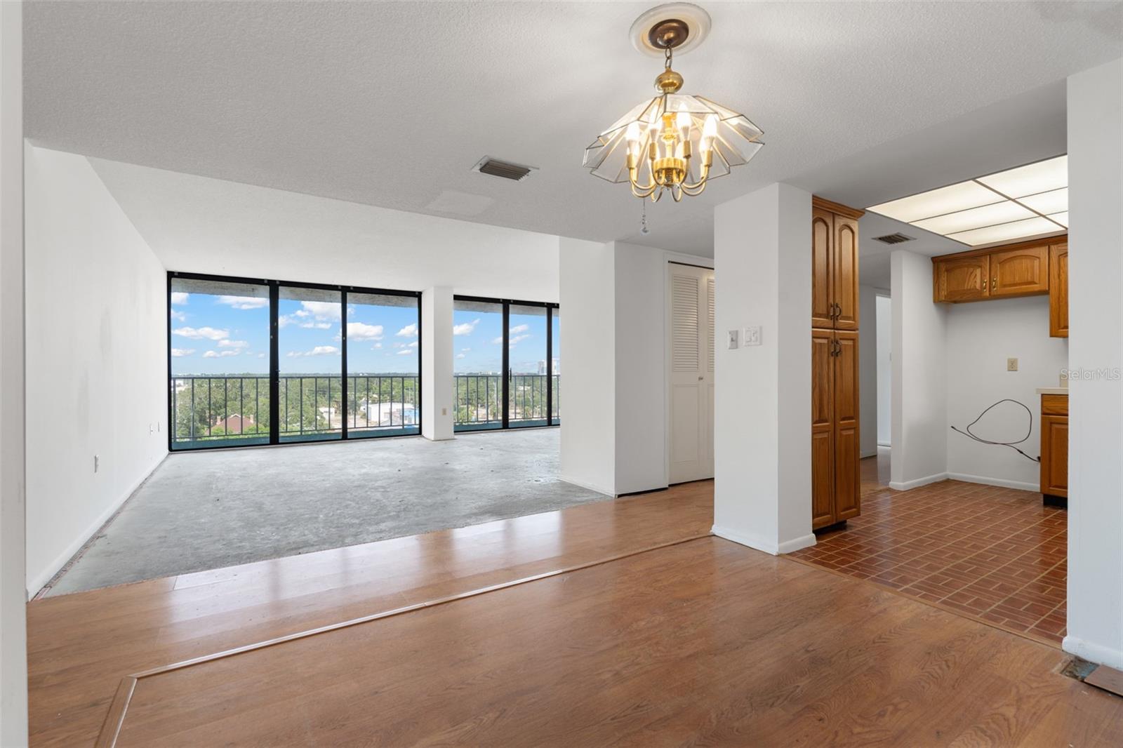 Image 10 of 63 For 500 Osceola Avenue 811