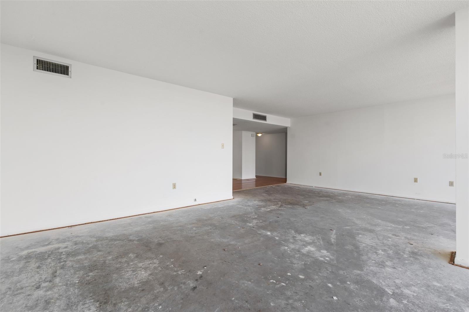 Image 23 of 63 For 500 Osceola Avenue 811