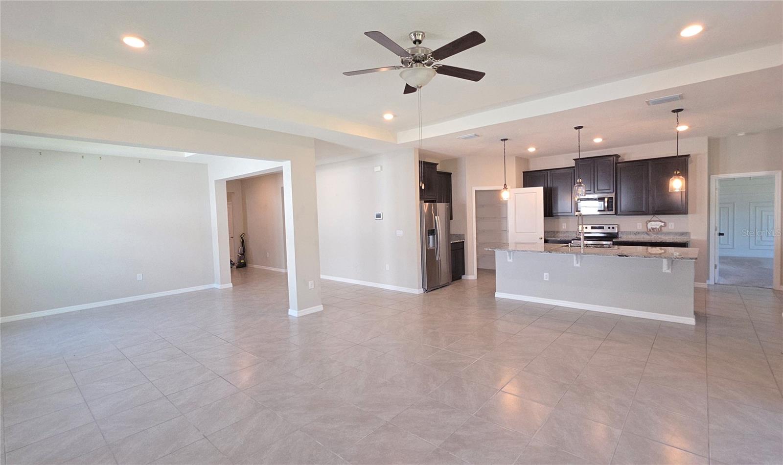 Listing photo id 3 for 13111 Pepper Stem St
