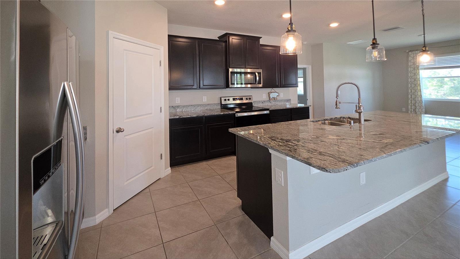 Listing photo id 4 for 13111 Pepper Stem St