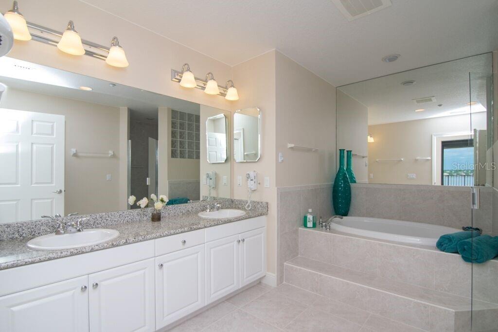 Image 4 of 14 For 17717 Gulf Boulevard 302