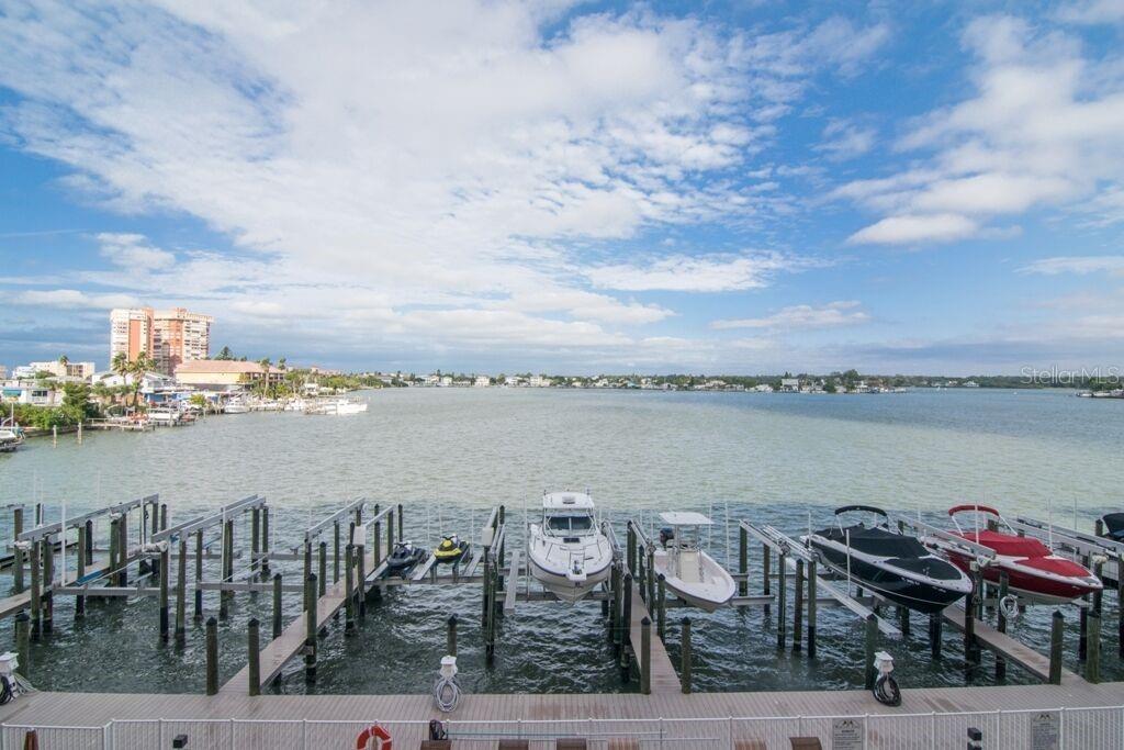Image 6 of 14 For 17717 Gulf Boulevard 302