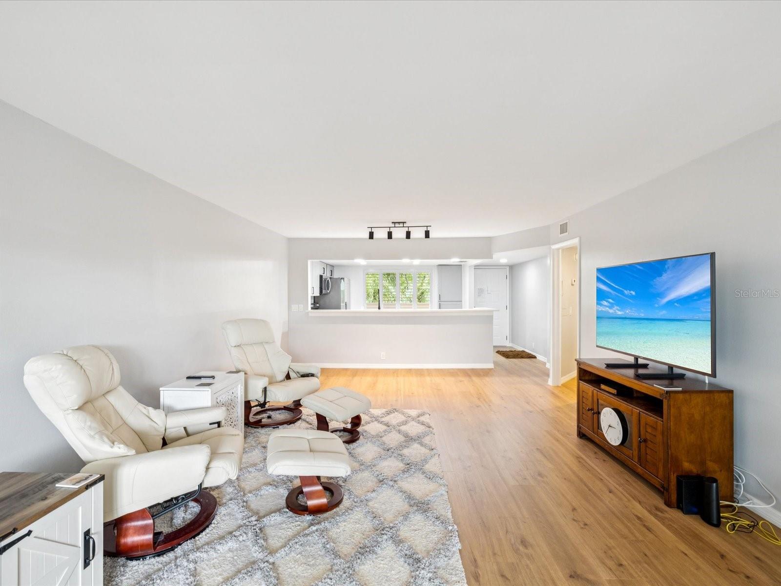 Image 11 of 72 For 3062 Eastland Boulevard 405