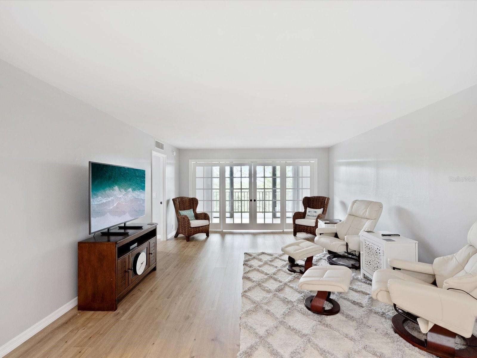Image 13 of 72 For 3062 Eastland Boulevard 405