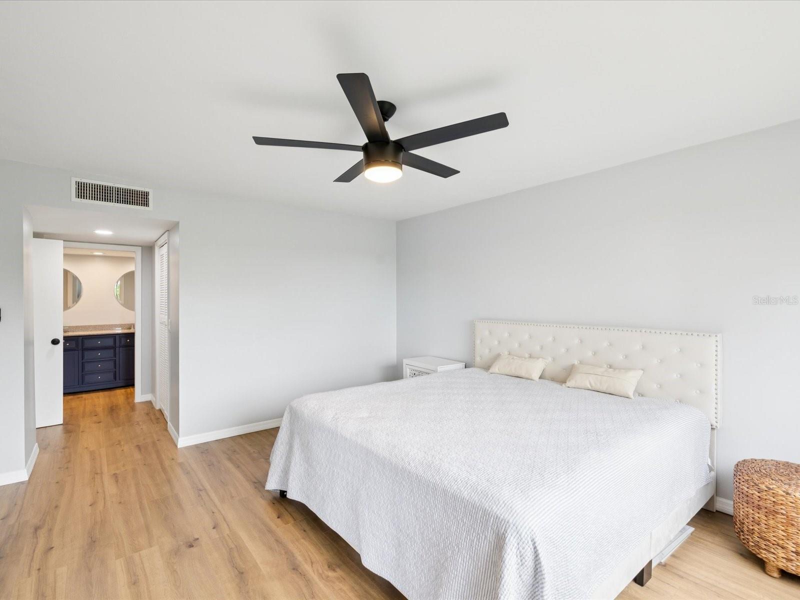 Image 19 of 72 For 3062 Eastland Boulevard 405
