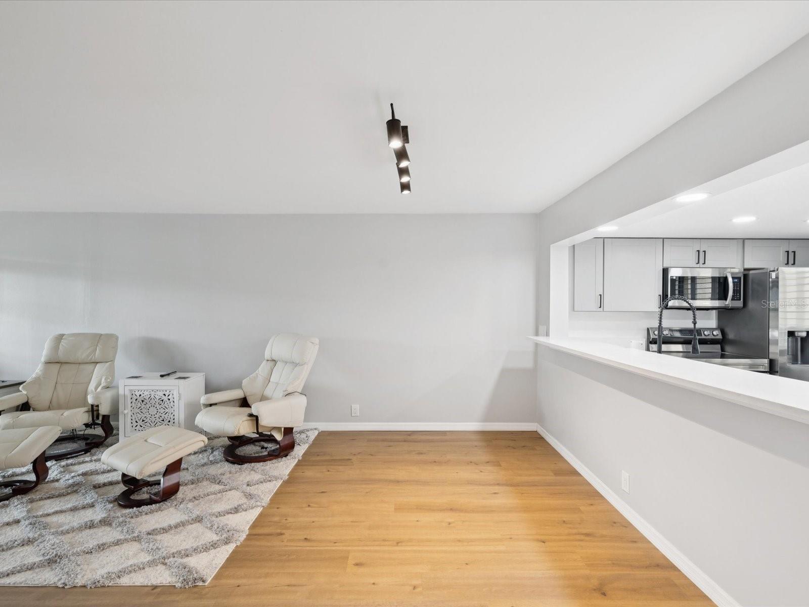 Image 31 of 72 For 3062 Eastland Boulevard 405