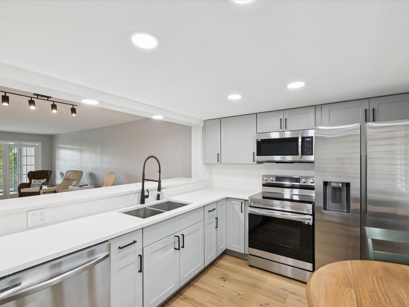 Image 5 of 72 For 3062 Eastland Boulevard 405