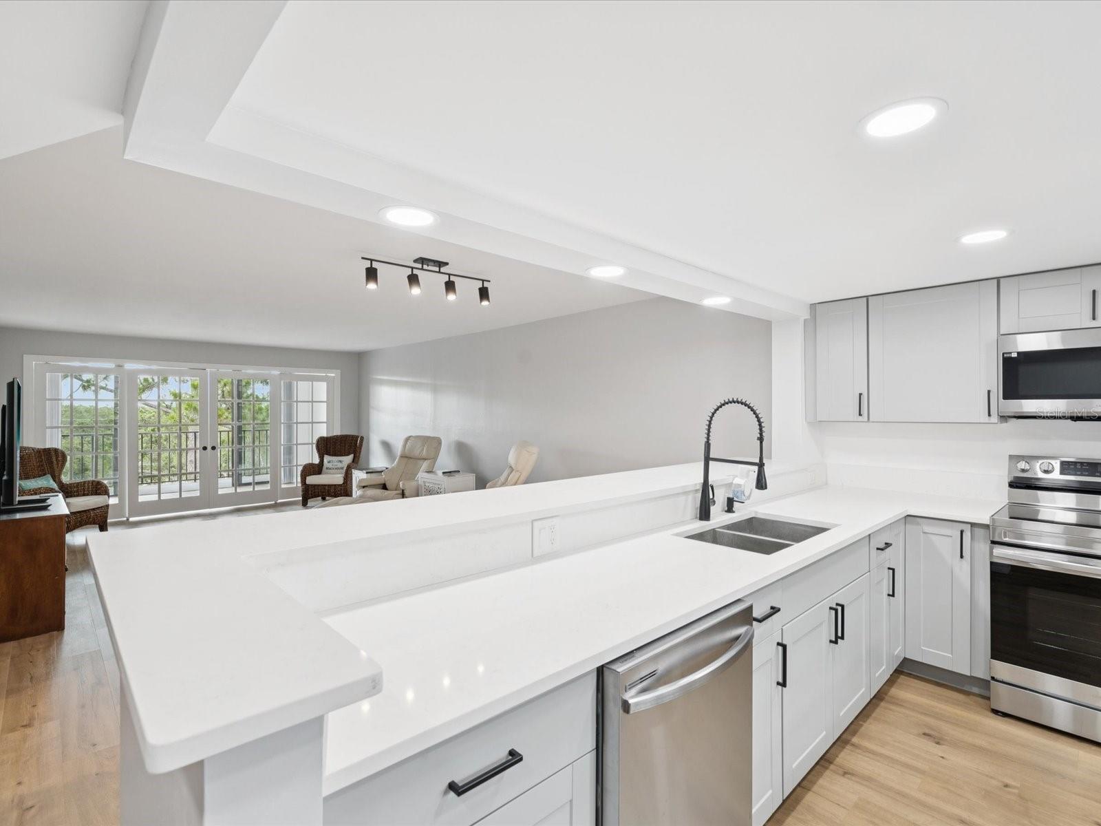 Image 8 of 72 For 3062 Eastland Boulevard 405