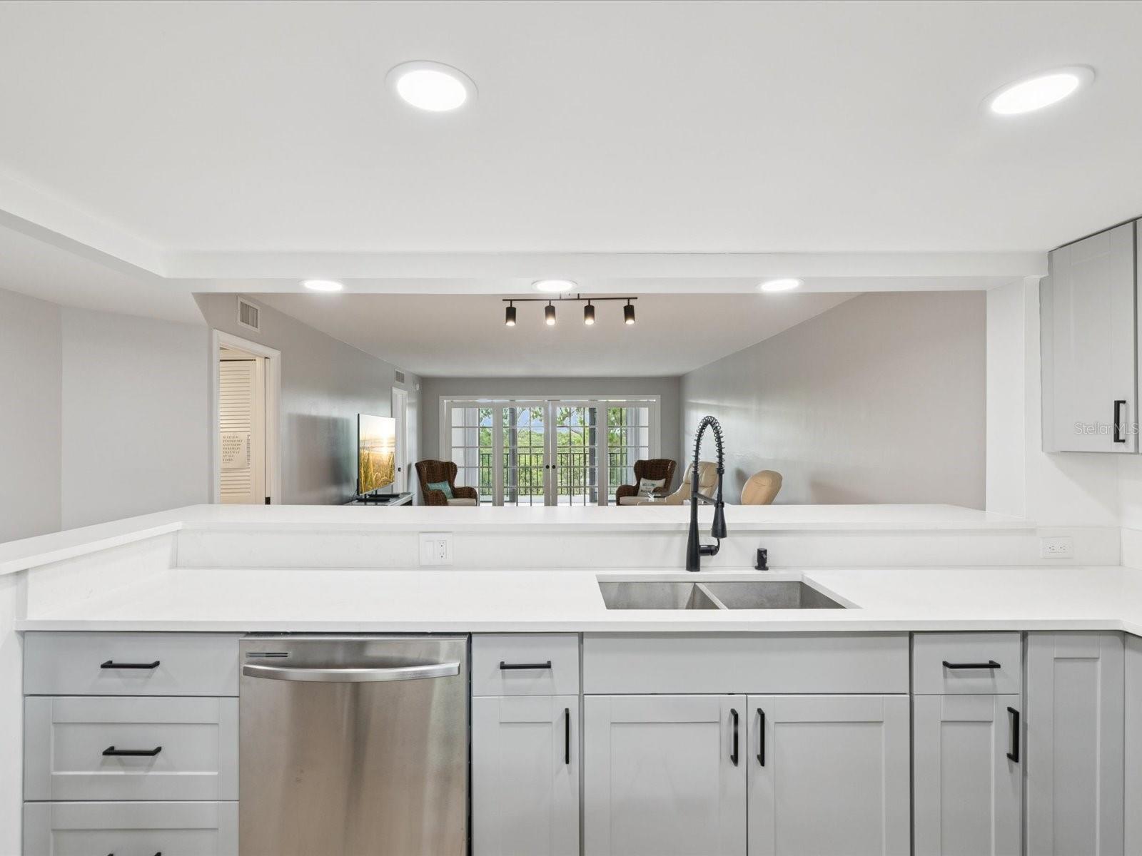 Image 9 of 72 For 3062 Eastland Boulevard 405