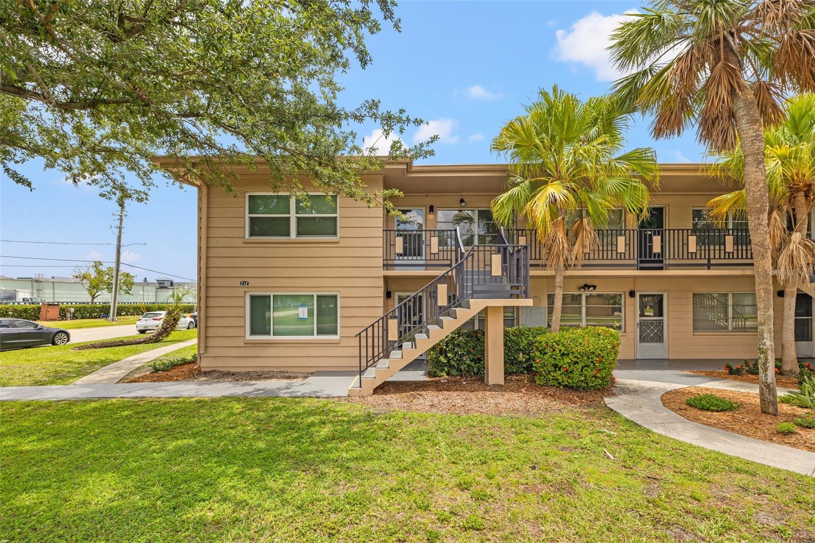 Image 16 of 21 For 232 36th Avenue N 202c