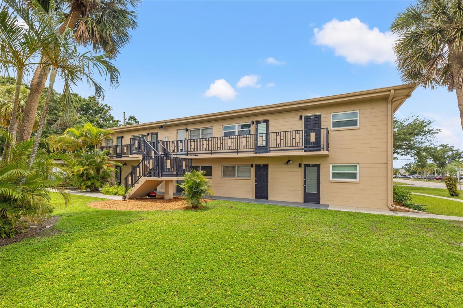 Image 17 of 21 For 232 36th Avenue N 202c