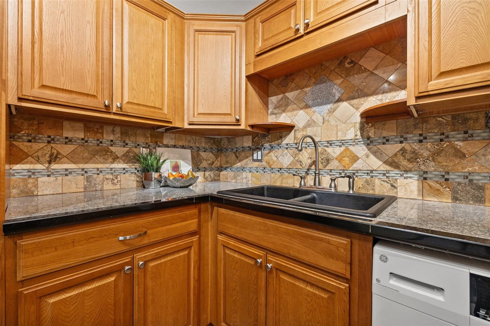 Image 7 of 21 For 232 36th Avenue N 202c