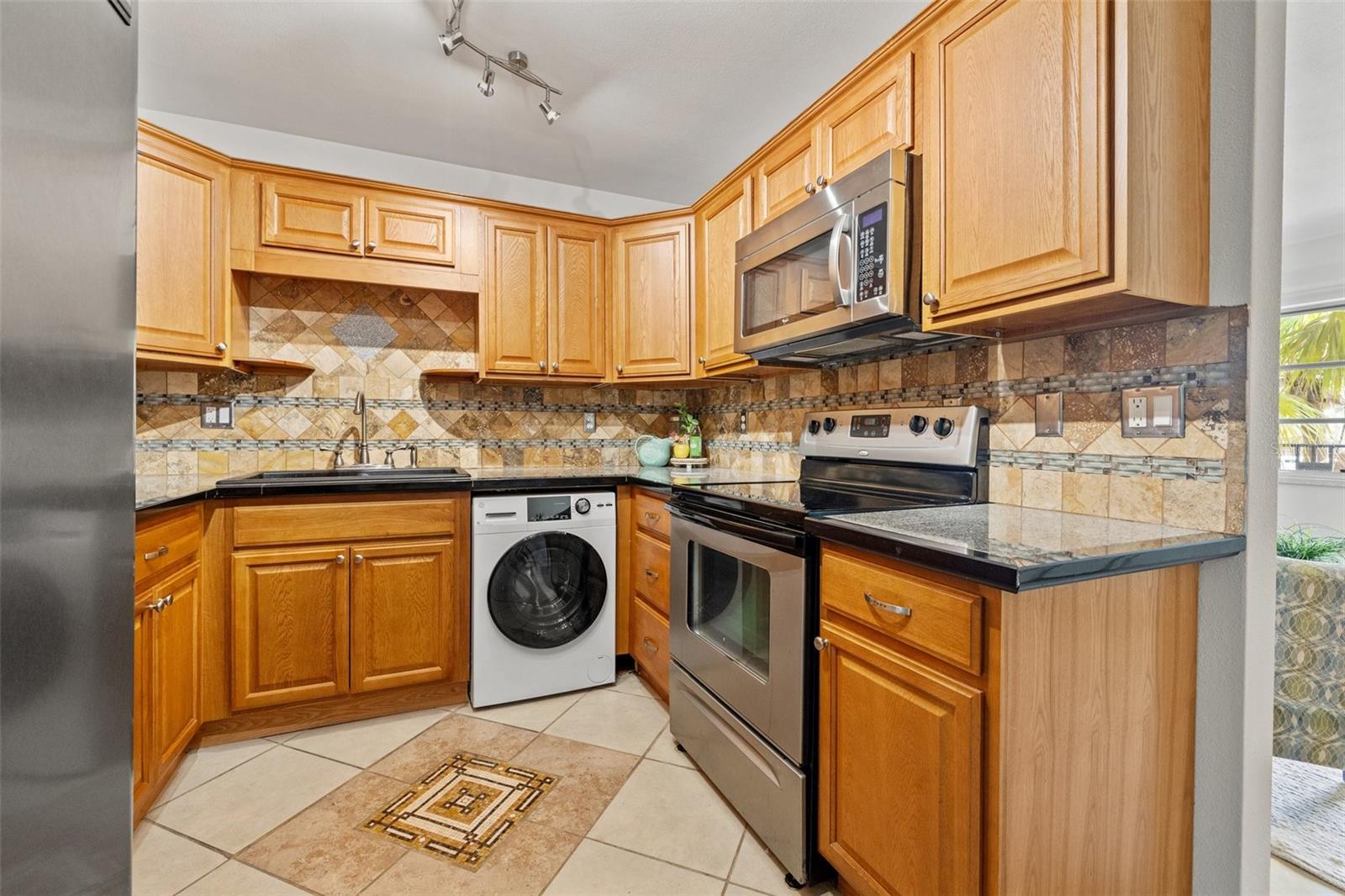 Image 8 of 21 For 232 36th Avenue N 202c
