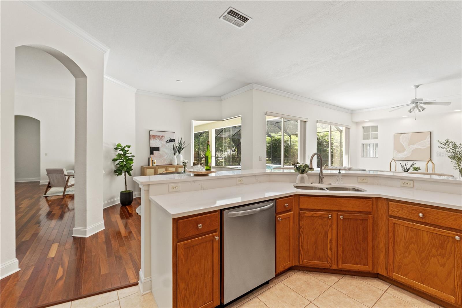 Listing photo id 12 for 2901 Laurel Meadow Court