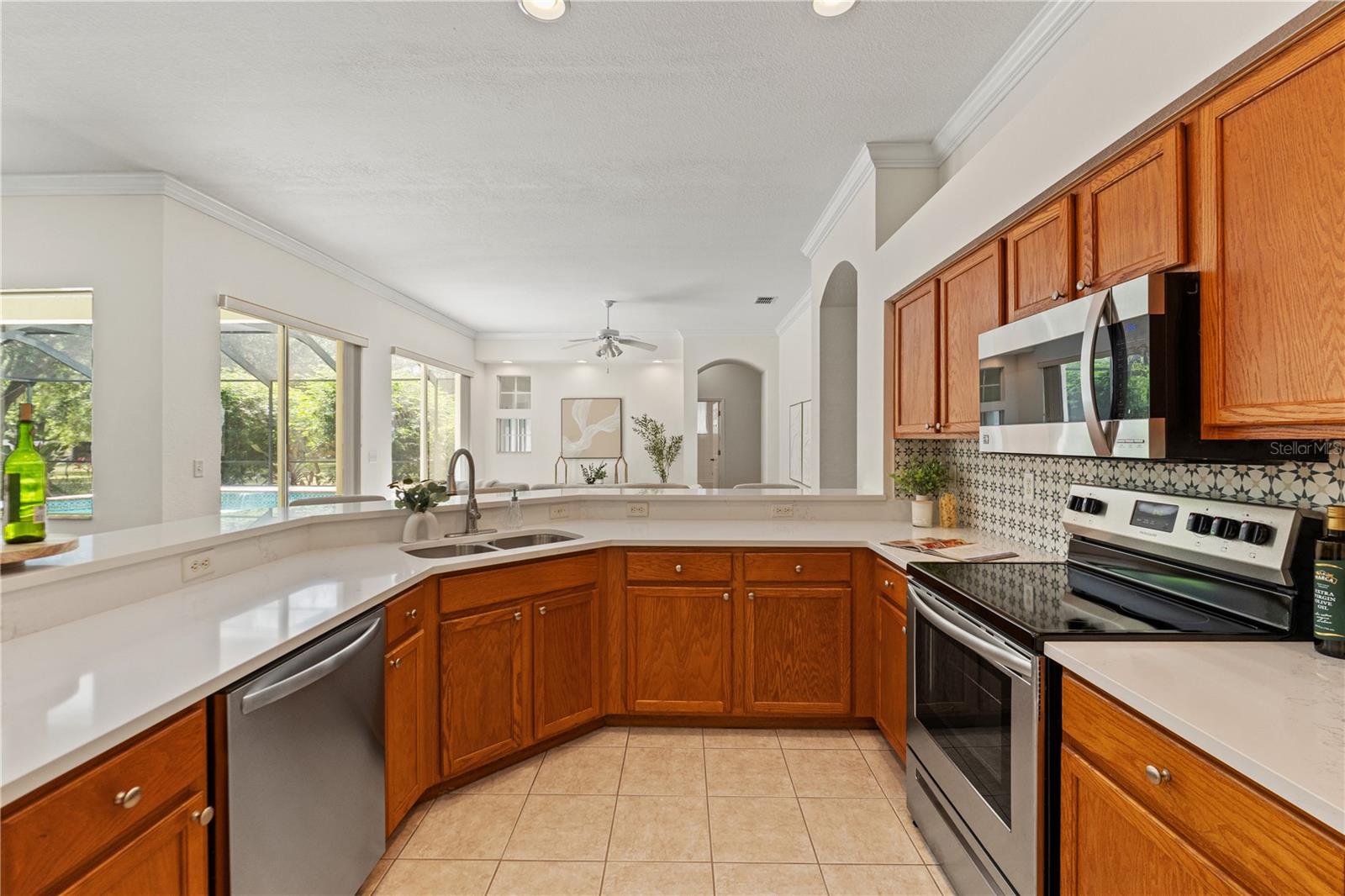 Listing photo id 13 for 2901 Laurel Meadow Court