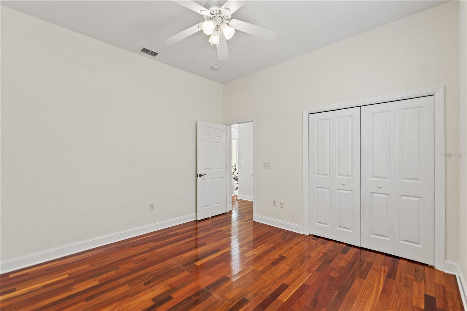 Listing photo id 18 for 2901 Laurel Meadow Court