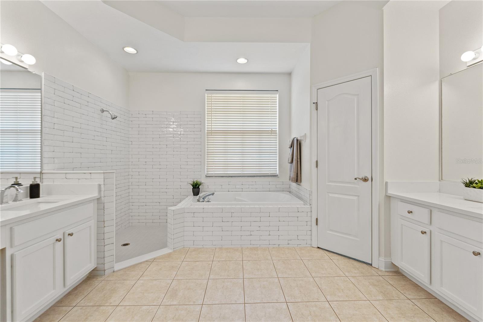 Listing photo id 22 for 2901 Laurel Meadow Court
