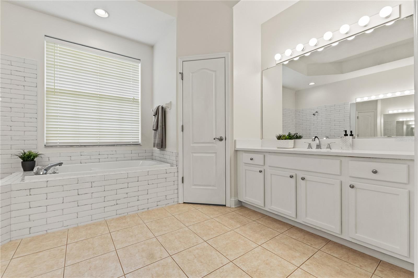 Listing photo id 23 for 2901 Laurel Meadow Court