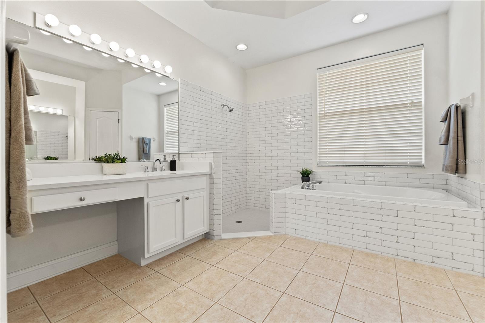 Listing photo id 24 for 2901 Laurel Meadow Court