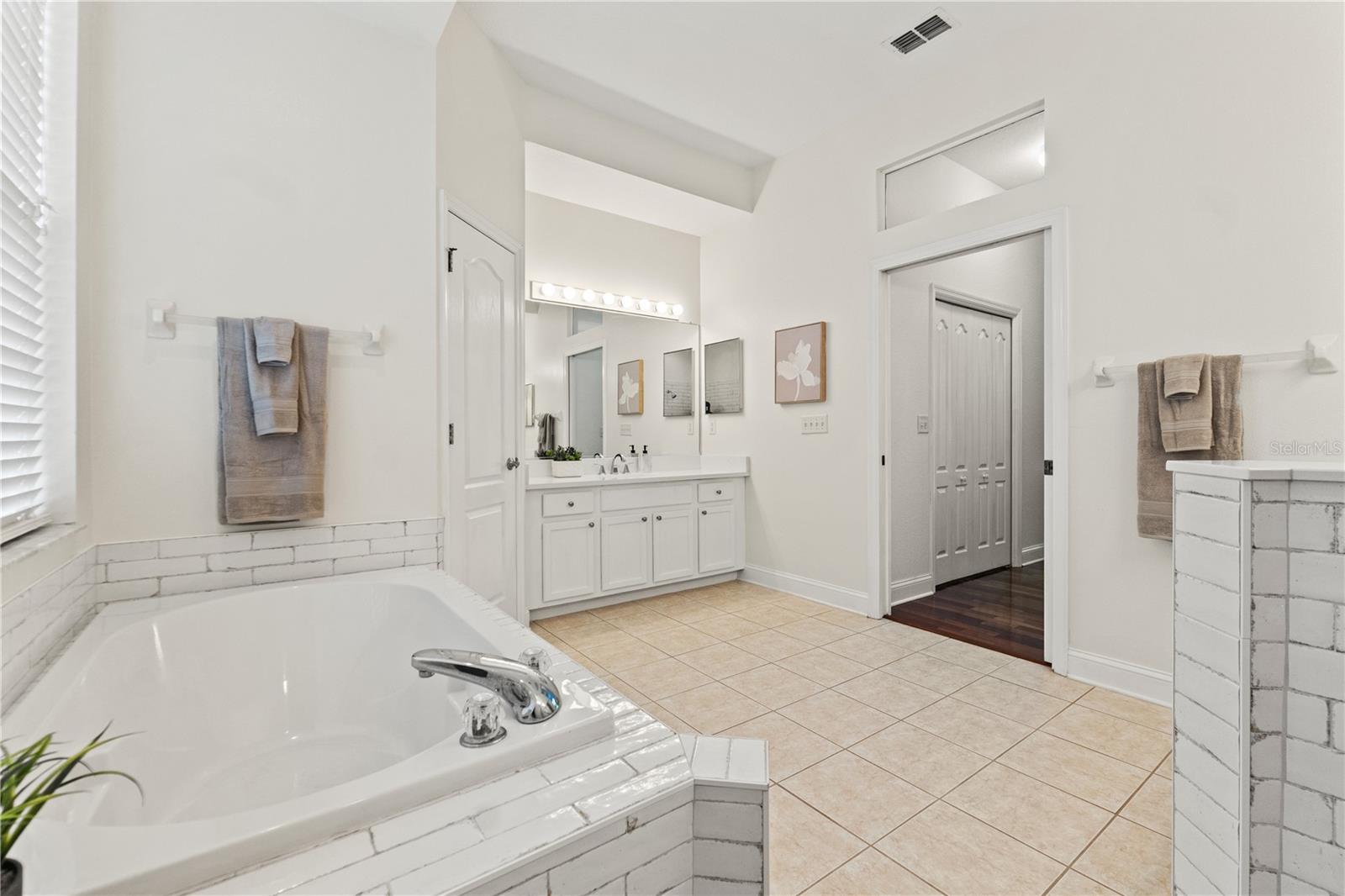 Listing photo id 25 for 2901 Laurel Meadow Court