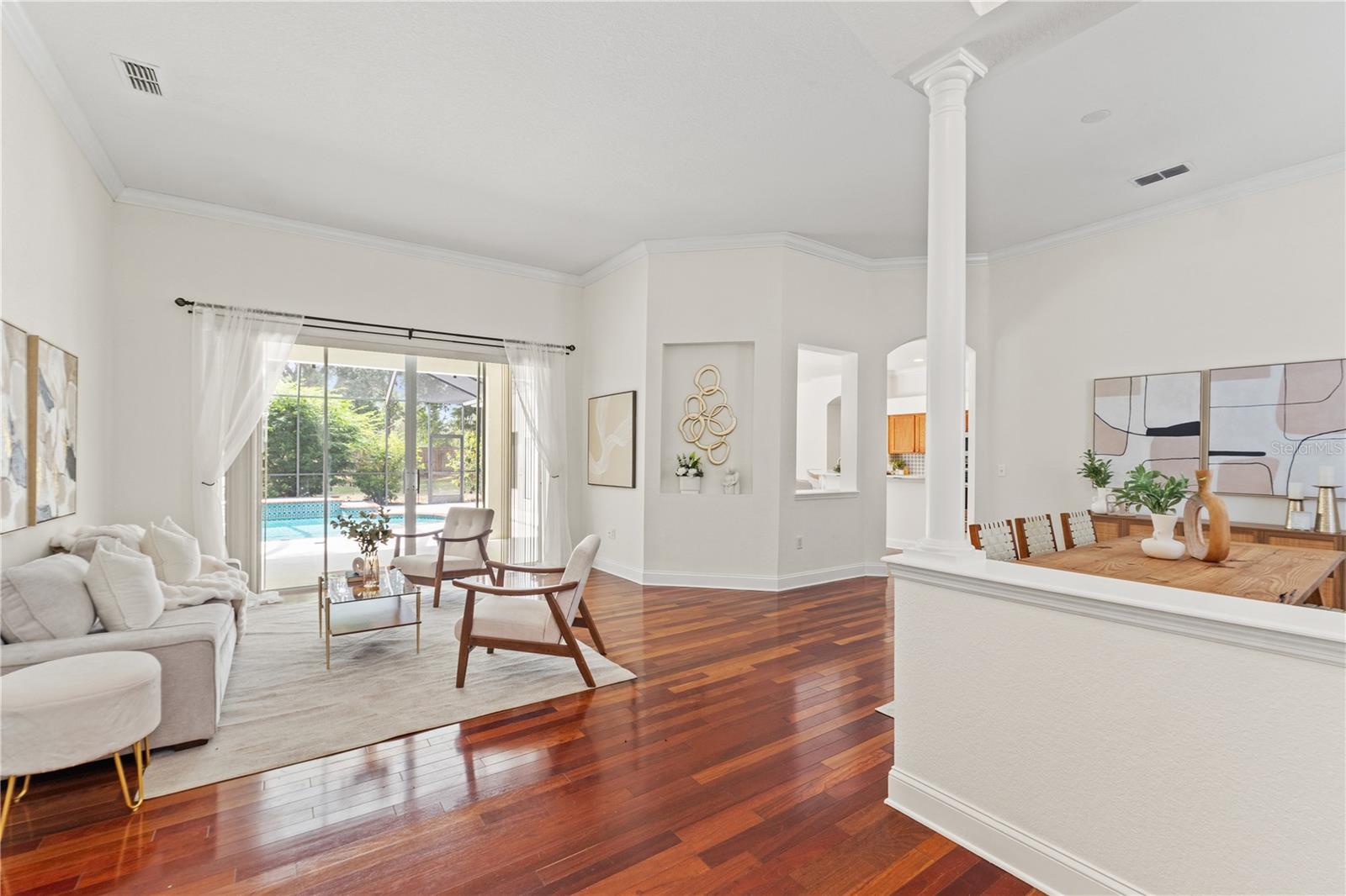 Listing photo id 1 for 2901 Laurel Meadow Court