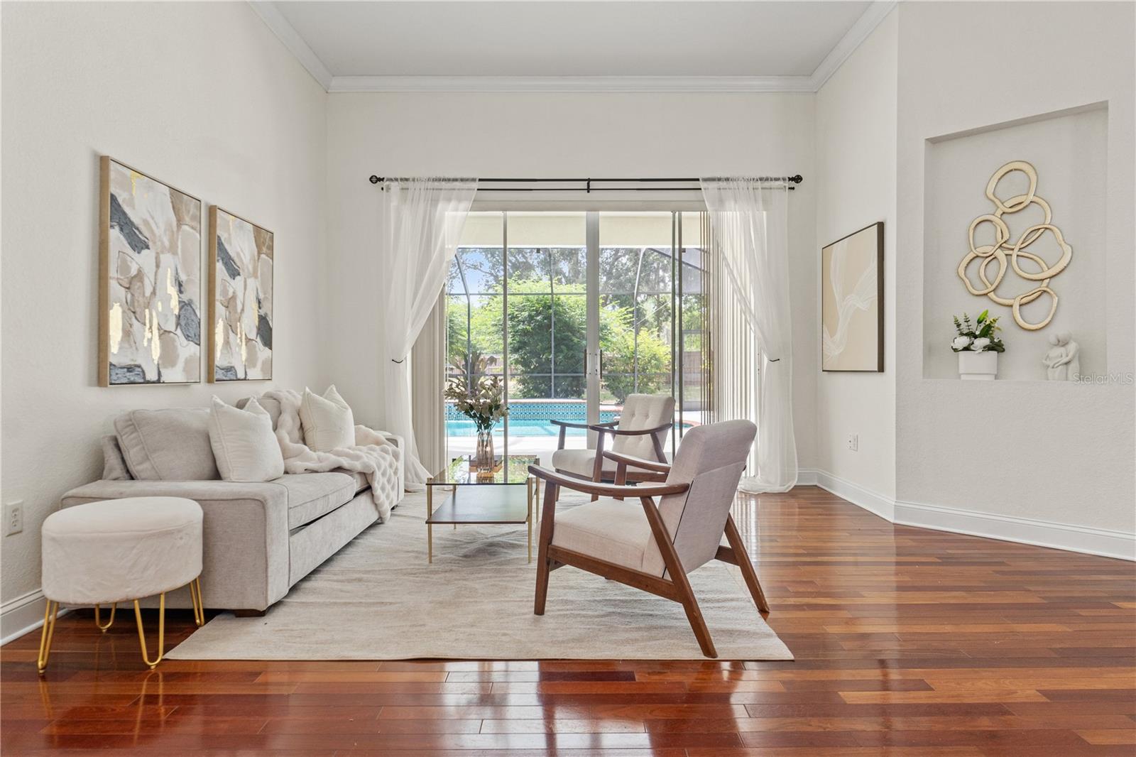 Listing photo id 2 for 2901 Laurel Meadow Court