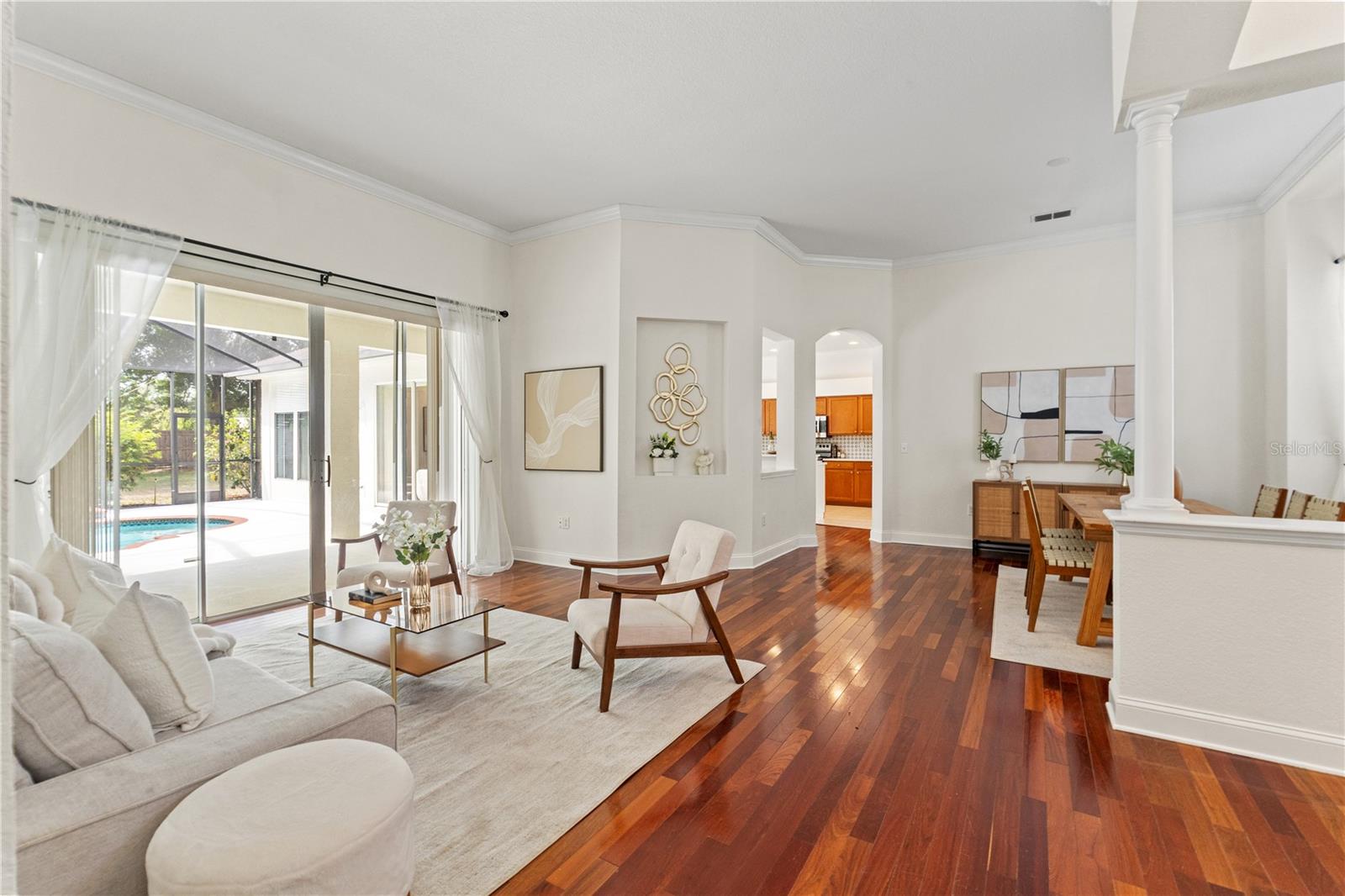 Listing photo id 3 for 2901 Laurel Meadow Court