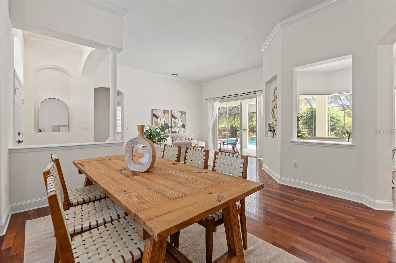 Listing photo id 7 for 2901 Laurel Meadow Court