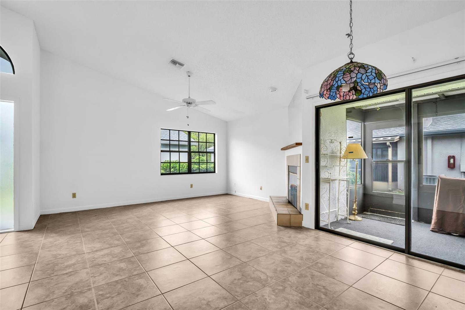 Image 4 of 28 For 2749 Countryside Boulevard 20