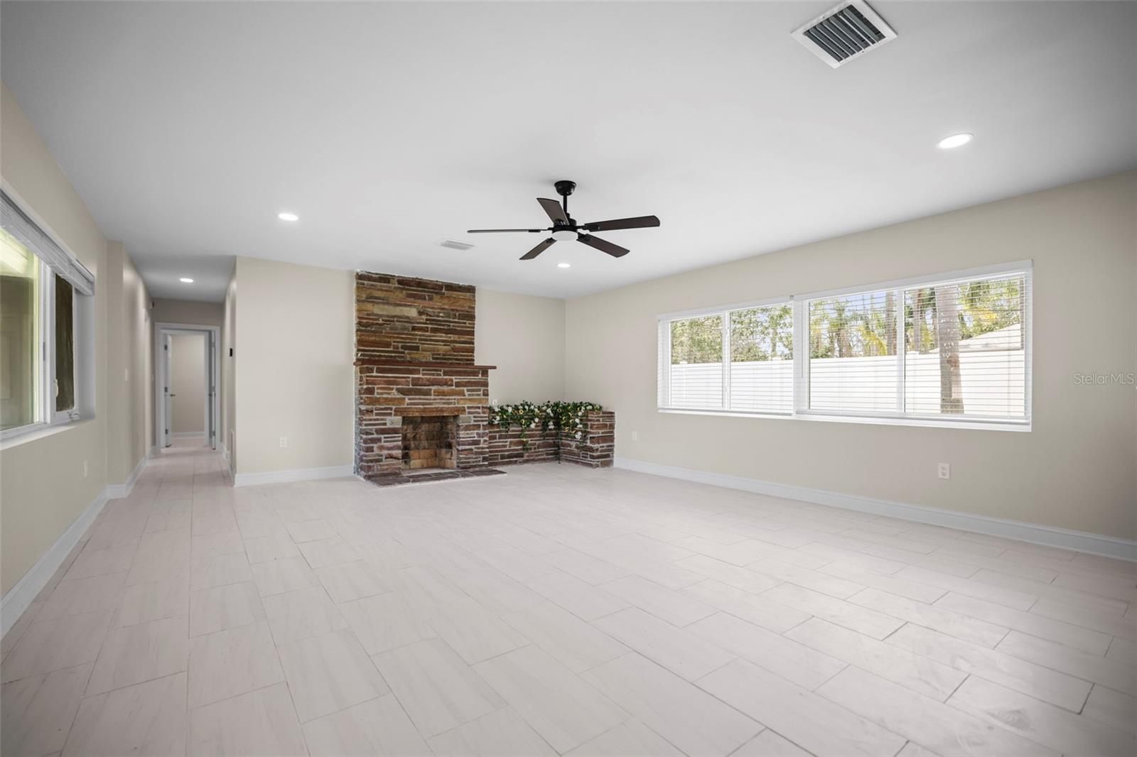 Image 10 of 59 For 1794 Santa Barbara Dr