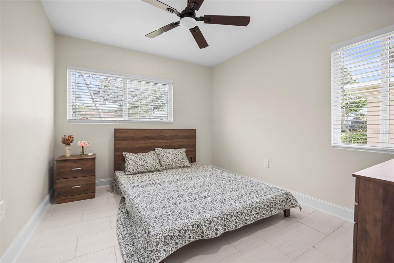 Image 22 of 59 For 1794 Santa Barbara Dr