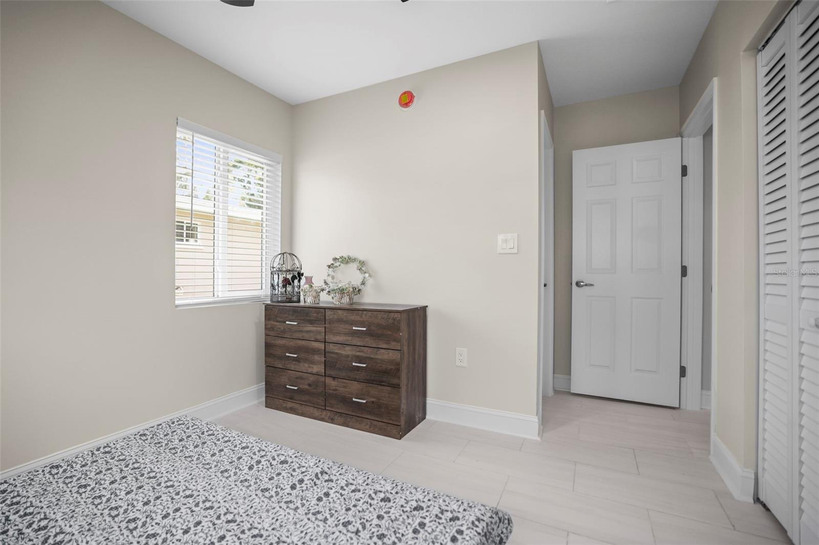 Image 25 of 59 For 1794 Santa Barbara Dr