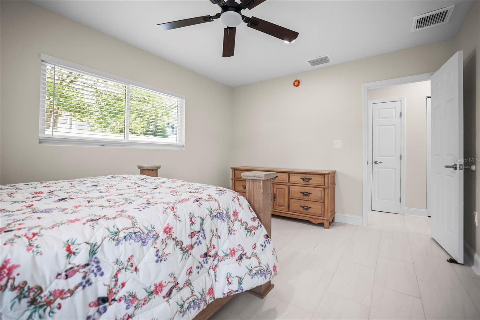 Image 33 of 59 For 1794 Santa Barbara Dr