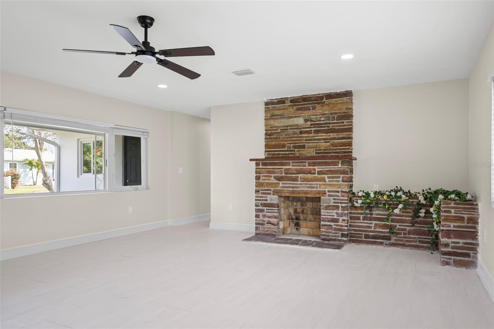Image 8 of 59 For 1794 Santa Barbara Dr