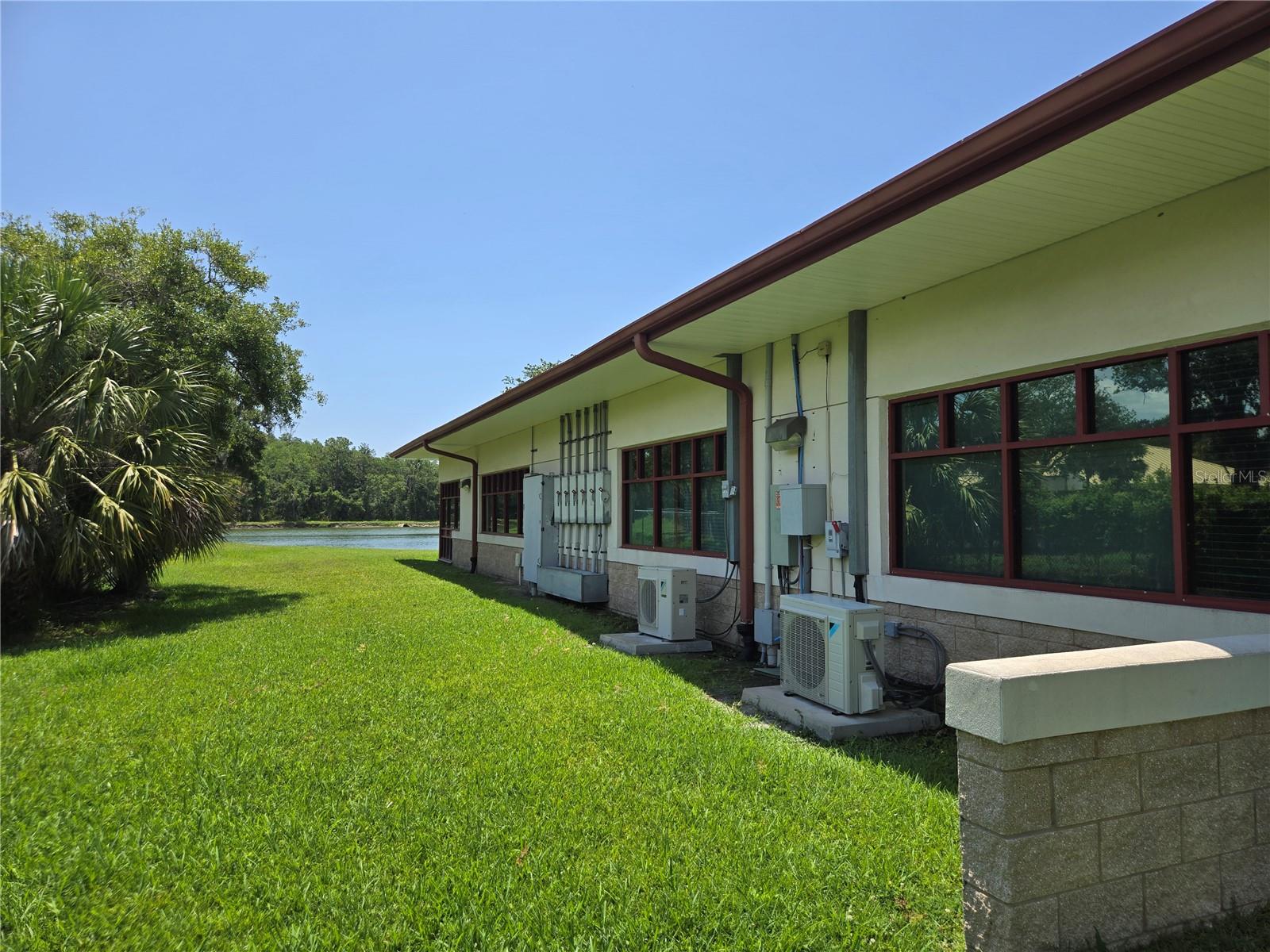 Image 70 of 77 For 255 Pine Avenue N