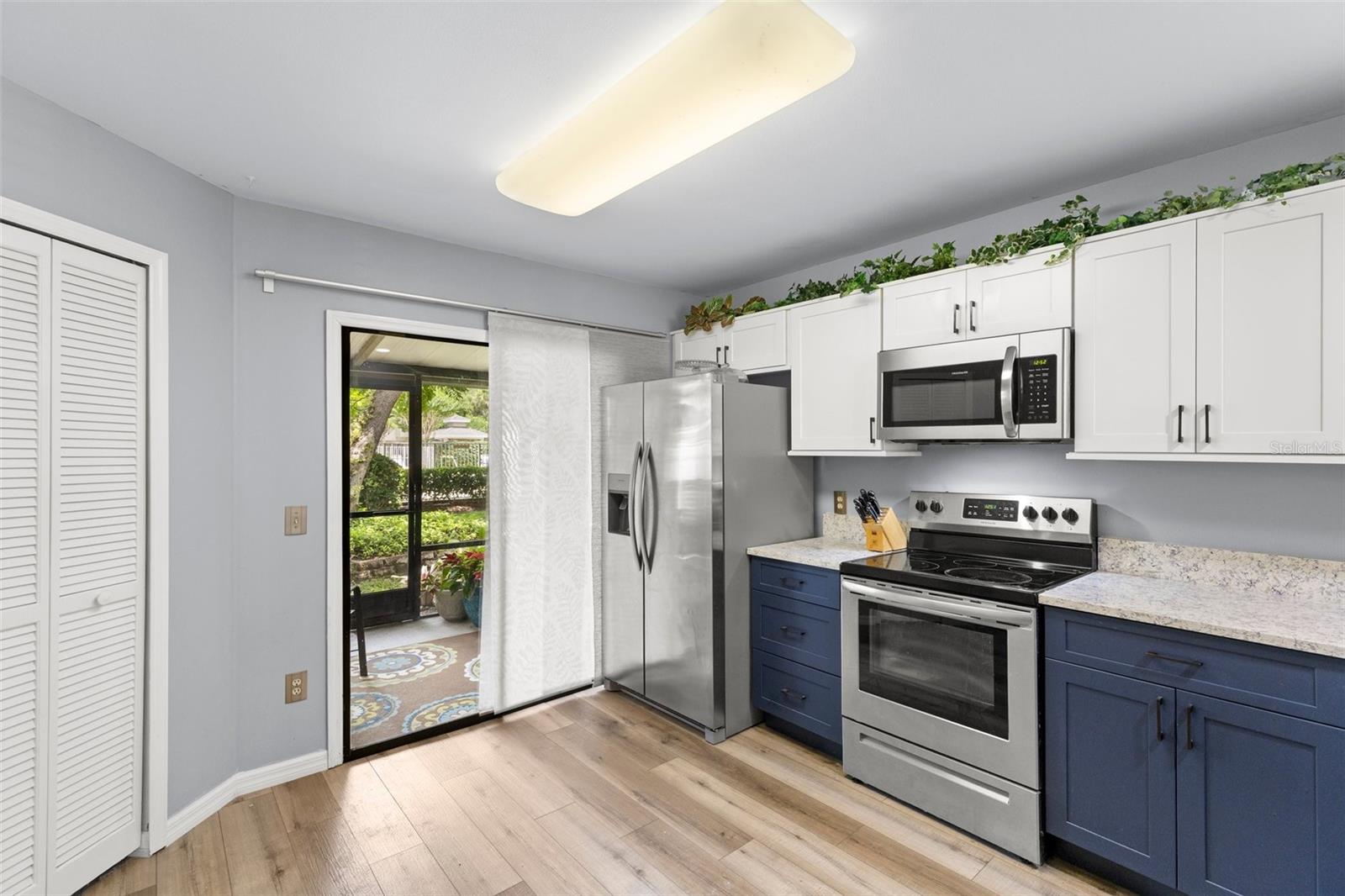 Image 10 of 42 For 5100 Burchette Road 2702