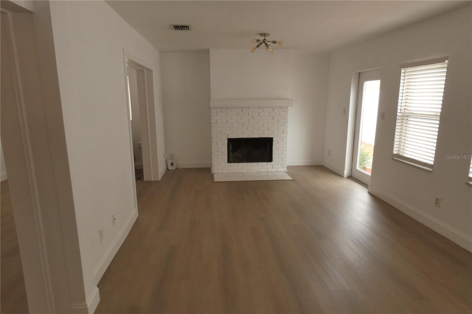 Image 5 of 21 For 8468 7th Way N