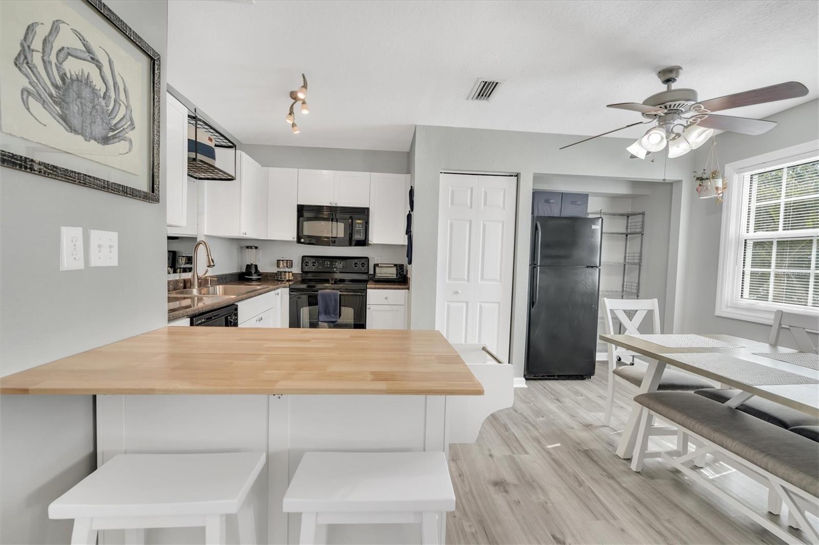 Image 11 of 43 For 102 Pompano Drive Se C