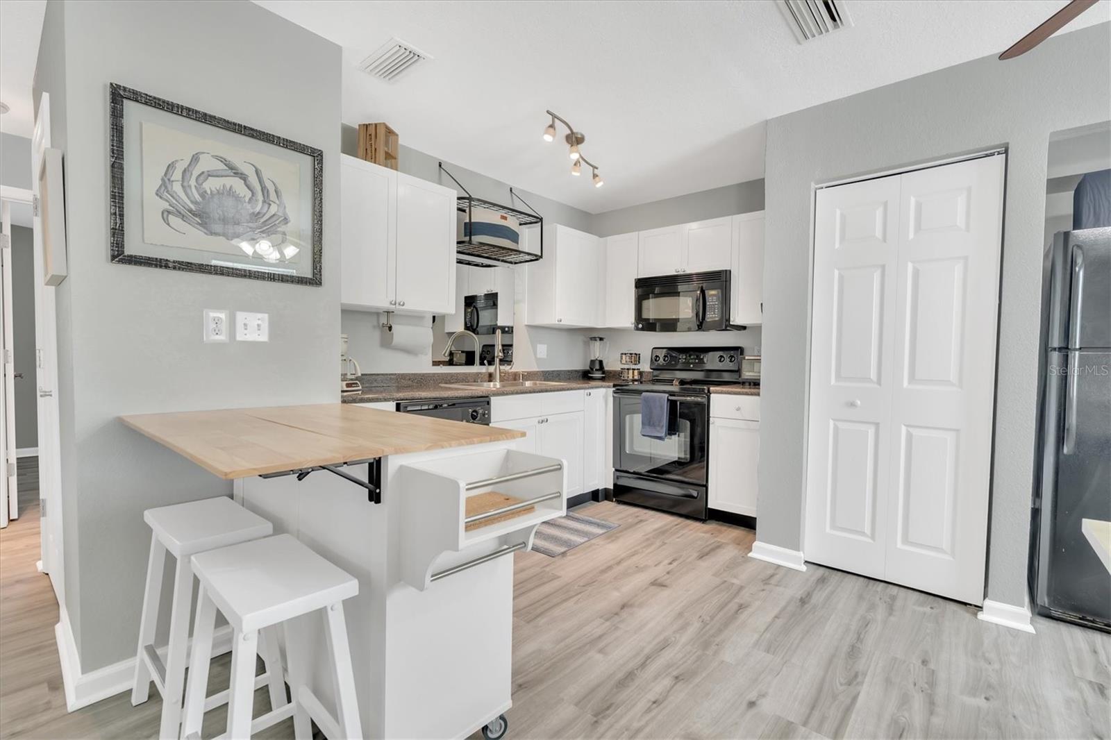 Image 13 of 43 For 102 Pompano Drive Se C