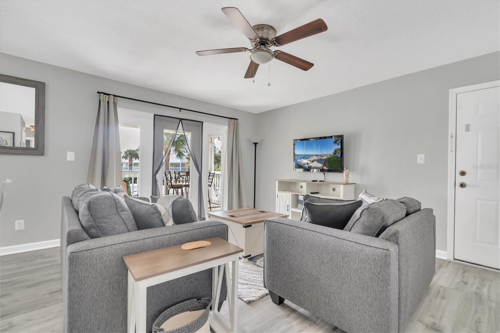 Image 5 of 43 For 102 Pompano Drive Se C